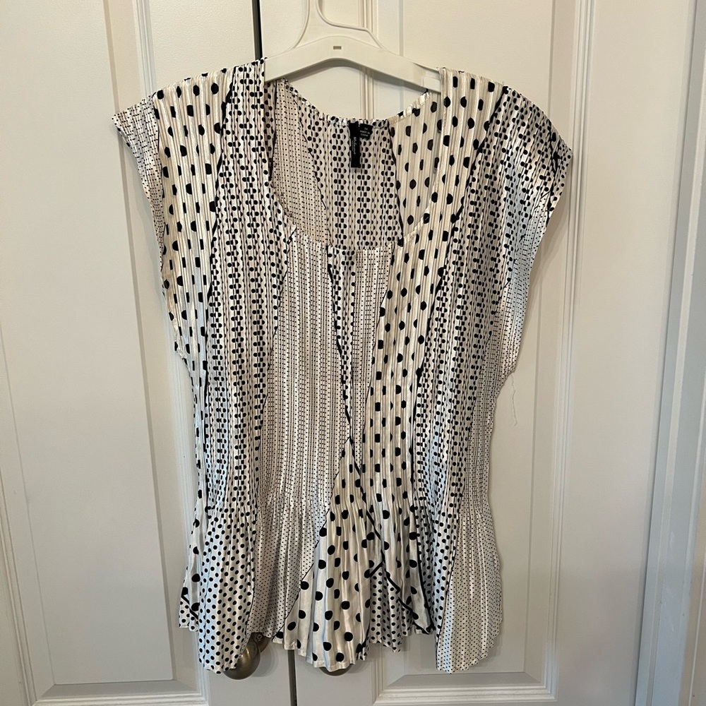 Plus size 3x accordion black and white Polka Dot Women's Top